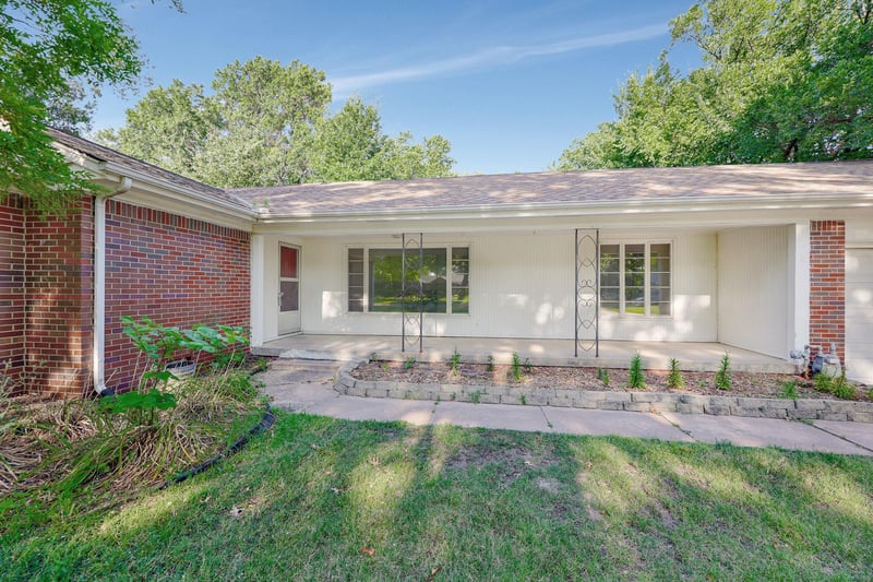 73 S Mission Rd, Eastborough, KS 67207