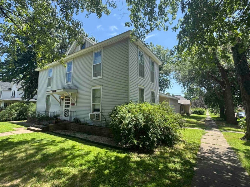 403 11th Ave, Winfield, KS 67156