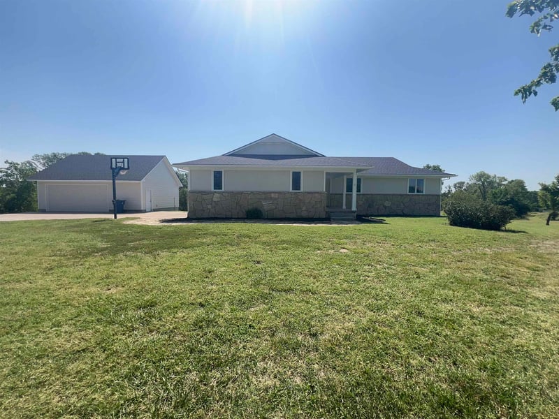 24601 W Pheasant Ct, Viola, KS 67149