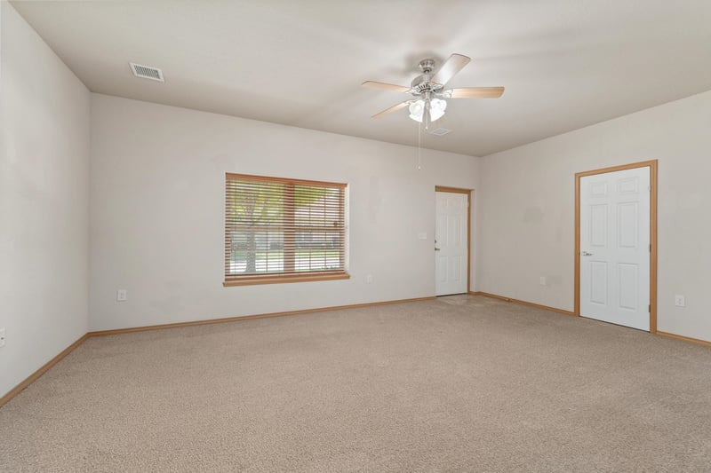 201 Karla Ave, Haysville, KS 67060