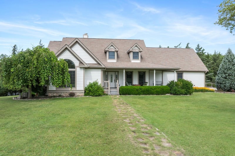 589 Quail Creek Rd, Peabody, KS 66866