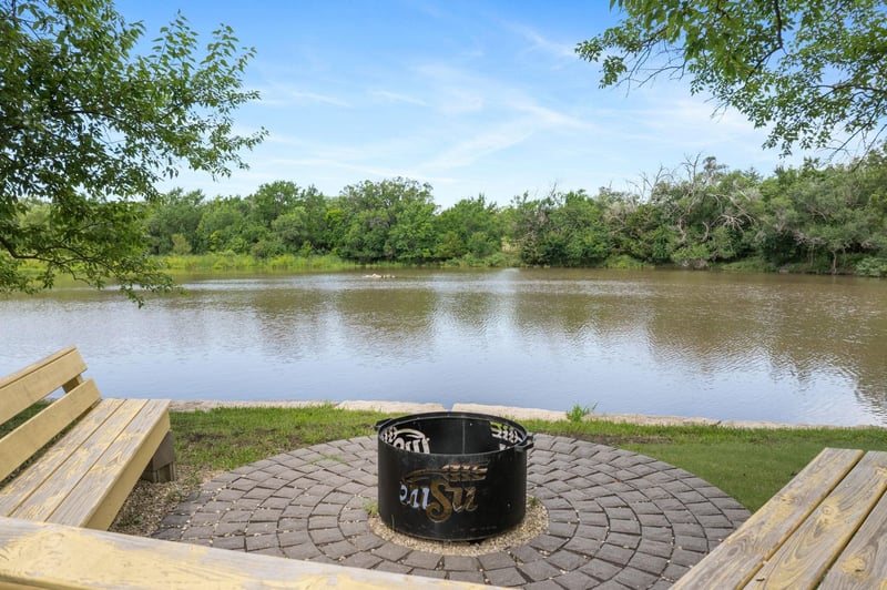 589 Quail Creek Rd, Peabody, KS 66866