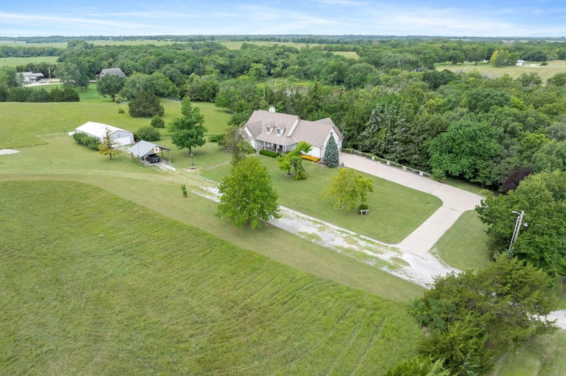 589 Quail Creek Rd, Peabody, KS 66866