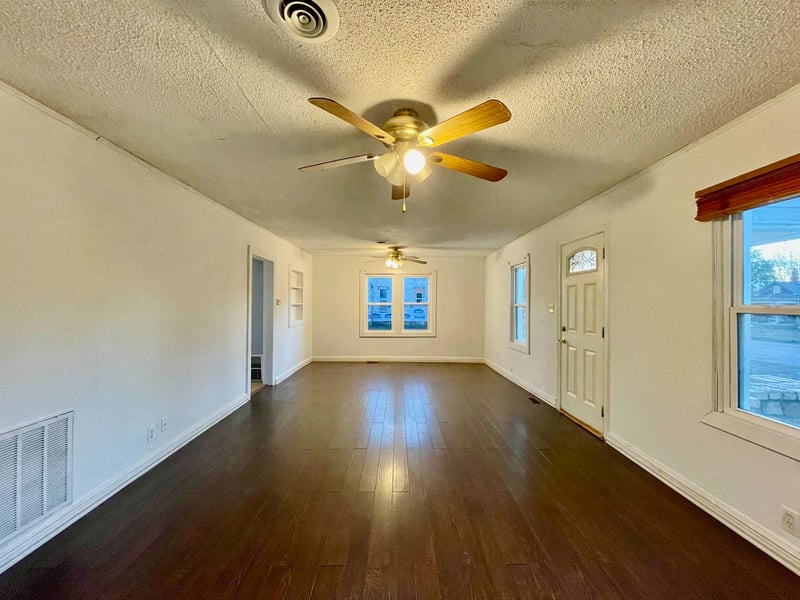 712 C St, Arkansas City, KS 67005