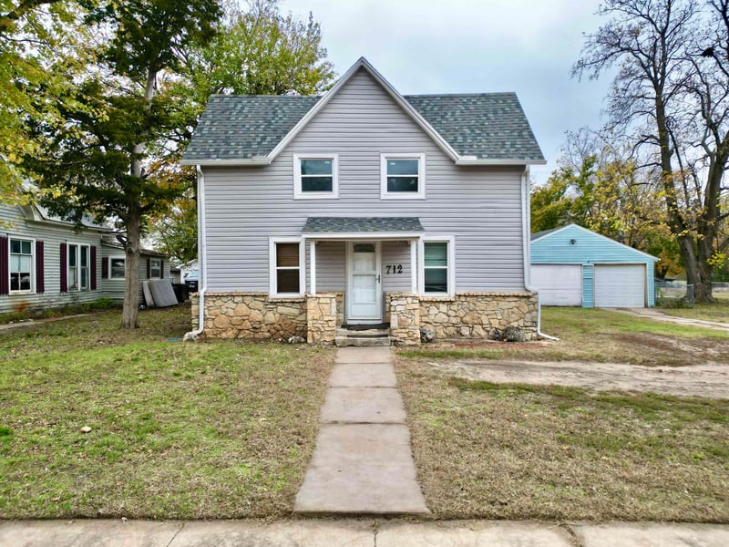 712 C St, Arkansas City, KS 67005