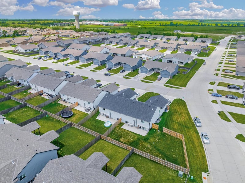 9001 E Chris St #9003 E Chris St, Bel Aire, KS 67226
