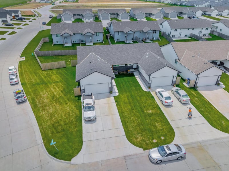 9001 E Chris St #9003 E Chris St, Bel Aire, KS 67226