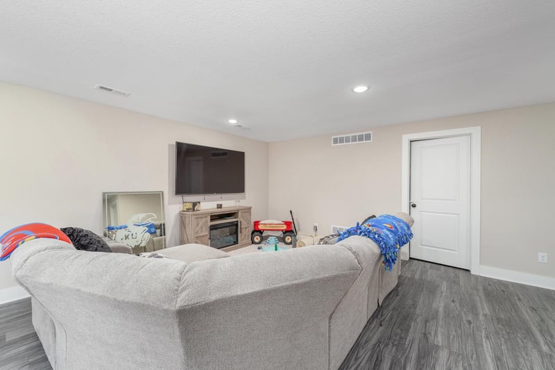 9001 E Chris St #9003 E Chris St, Bel Aire, KS 67226