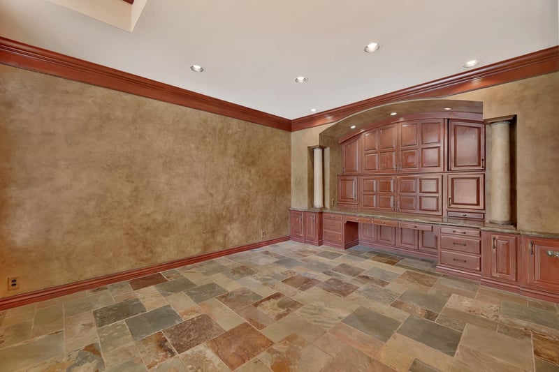 9451 E Cross Creek Ct, Wichita, KS 67206