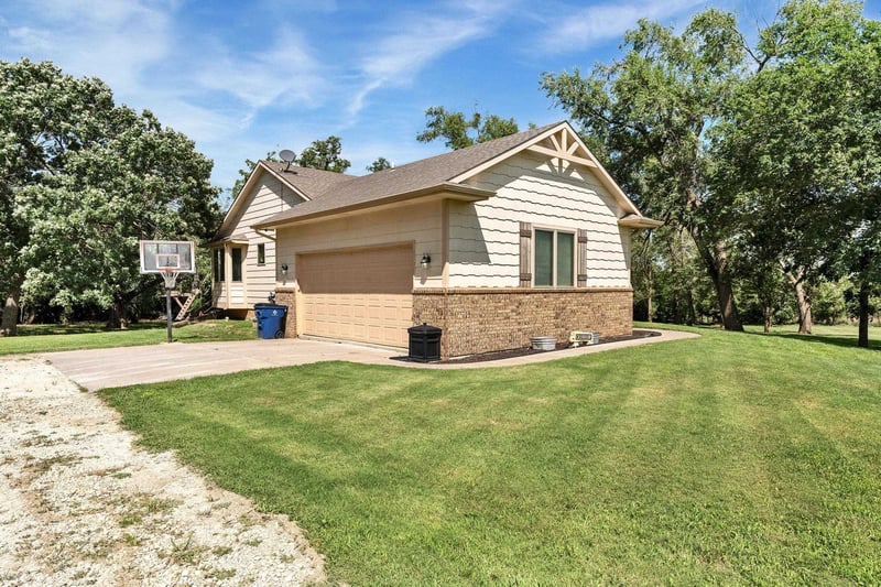6052 NW 30th St, Towanda, KS 67144