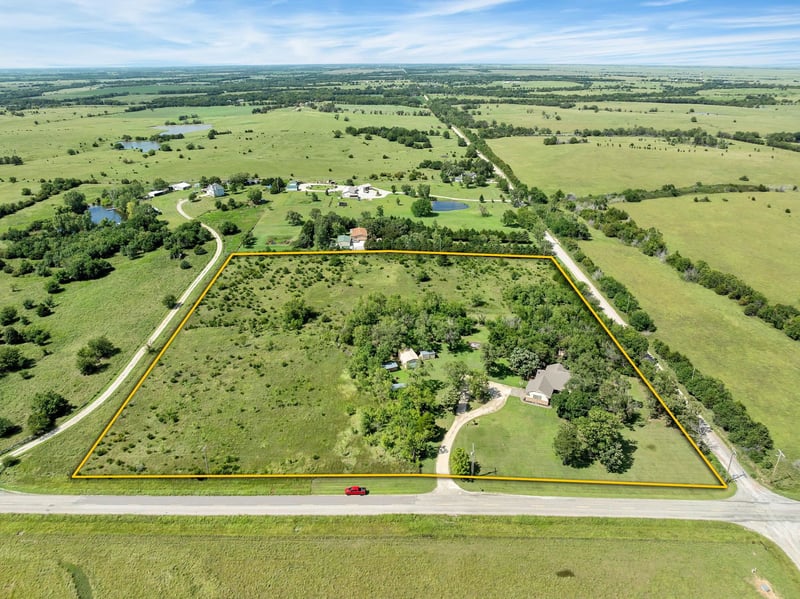 6052 NW 30th St, Towanda, KS 67144