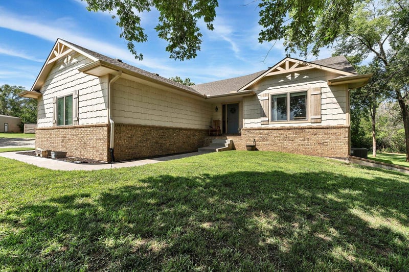 6052 NW 30th St, Towanda, KS 67144