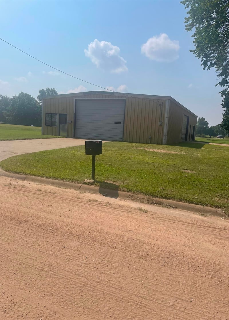 905 8th St, Harper, KS 67058