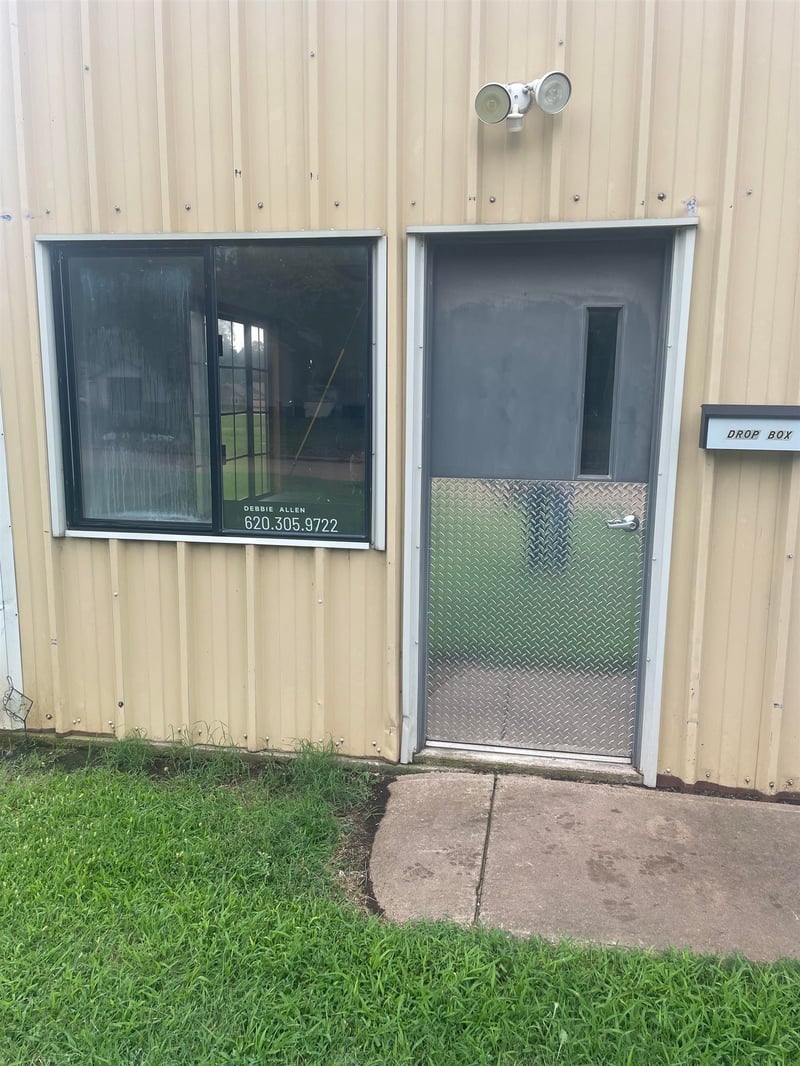903 8th St, Harper, KS 67058