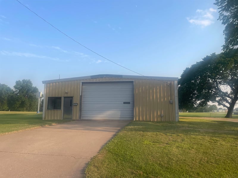 903 8th St, Harper, KS 67058