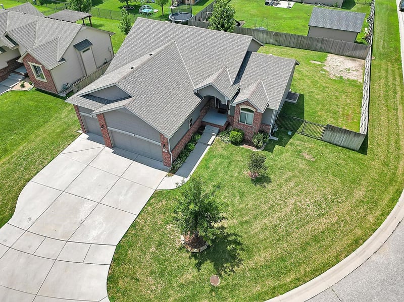 8824 N Saddlebrook Ct, Park City, KS 67147