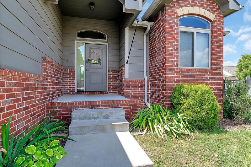 8824 N Saddlebrook Ct, Park City, KS 67147