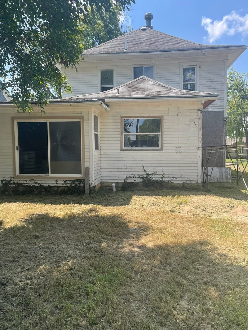 307 E 10th St, Wellington, KS 67152