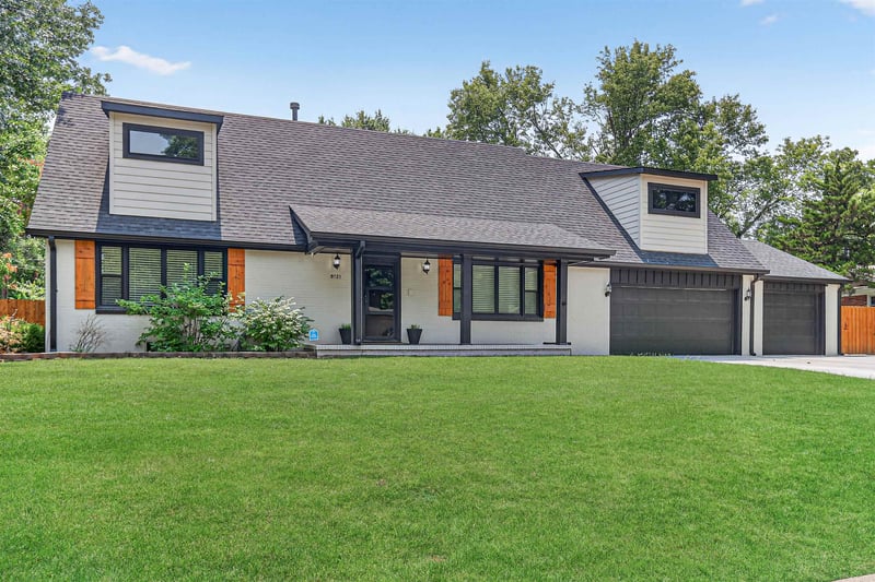 8121 E Willowbrook Rd, Wichita, KS 67207