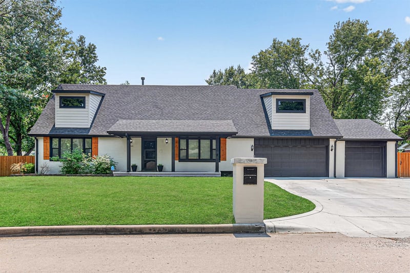 8121 E Willowbrook Rd, Wichita, KS 67207