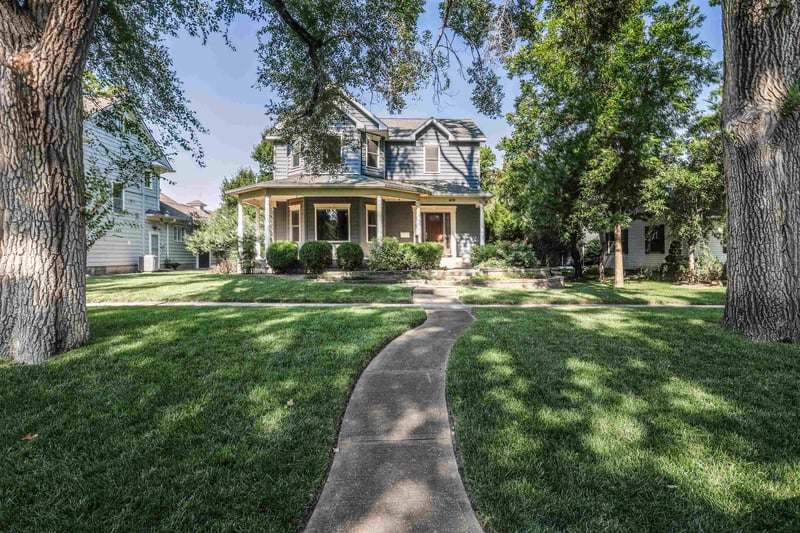 419 Spruce St, Halstead, KS 67056