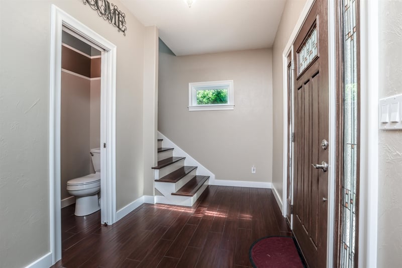 419 Spruce St, Halstead, KS 67056