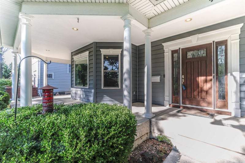 419 Spruce St, Halstead, KS 67056