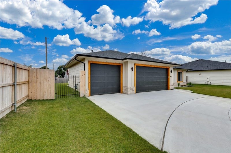 4422 Sunny Ct, Wichita, KS 67205