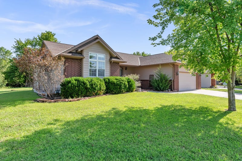 15818 E Woodcreek St, Wichita, KS 67230