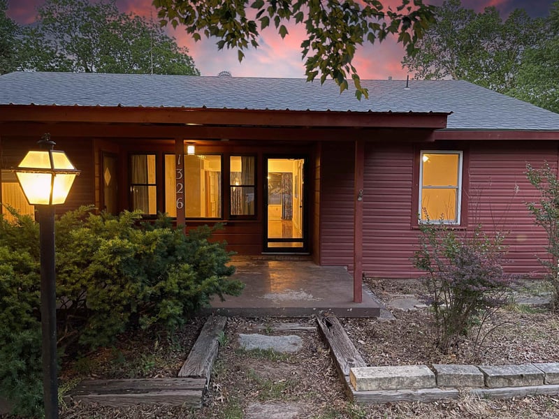 1326 C St, Arkansas City, KS 67005