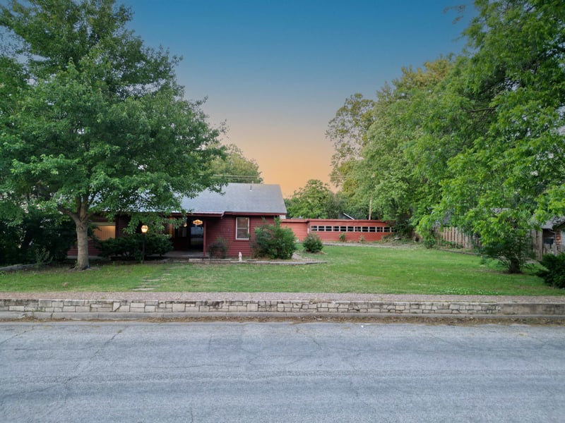 1326 C St, Arkansas City, KS 67005
