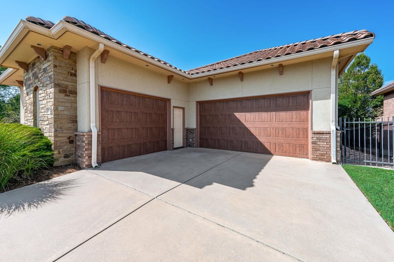 3426 N Beach Club Cir, Wichita, KS 67205