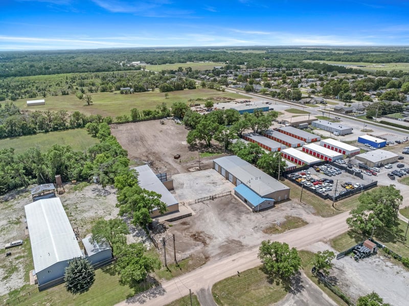 1939 Emmett St, Haysville, KS 67060