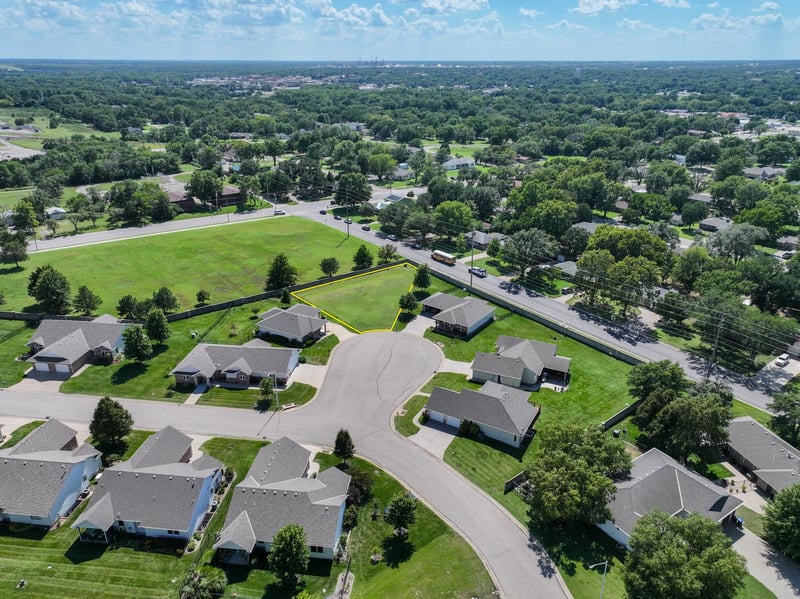 845 Tee Ct, El Dorado, KS 67042