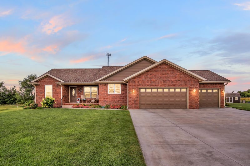849 South Meadows Dr, Hesston, KS 67062