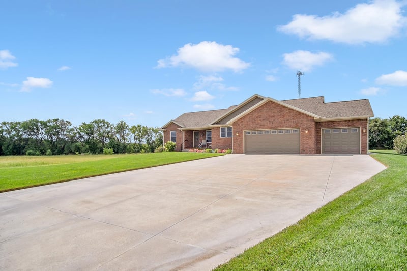 849 South Meadows Dr, Hesston, KS 67062