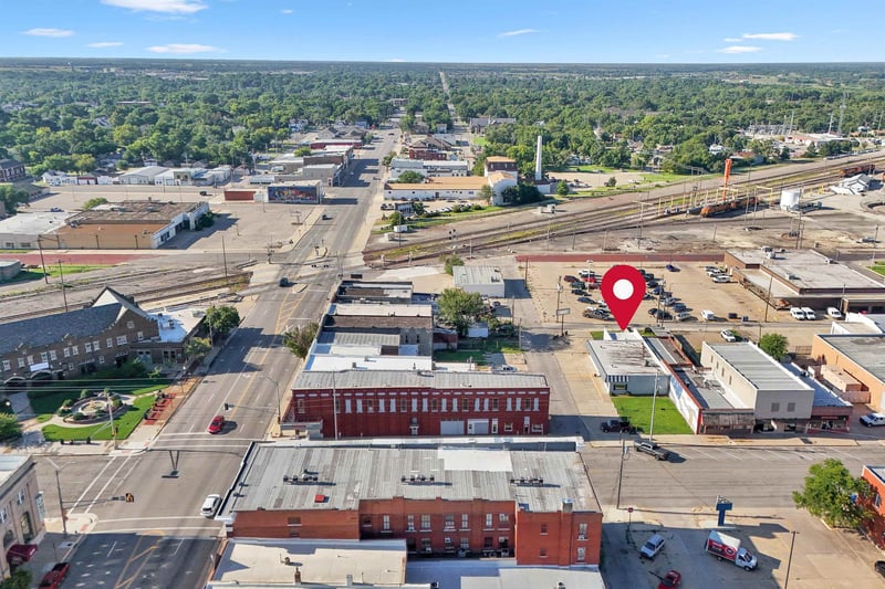 115 5th St, Newton, KS 67114