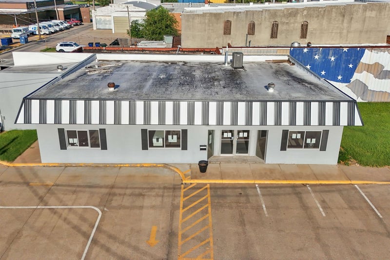 115 5th St, Newton, KS 67114