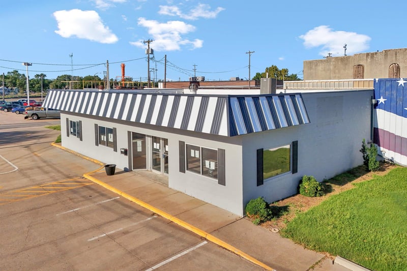 115 5th St, Newton, KS 67114