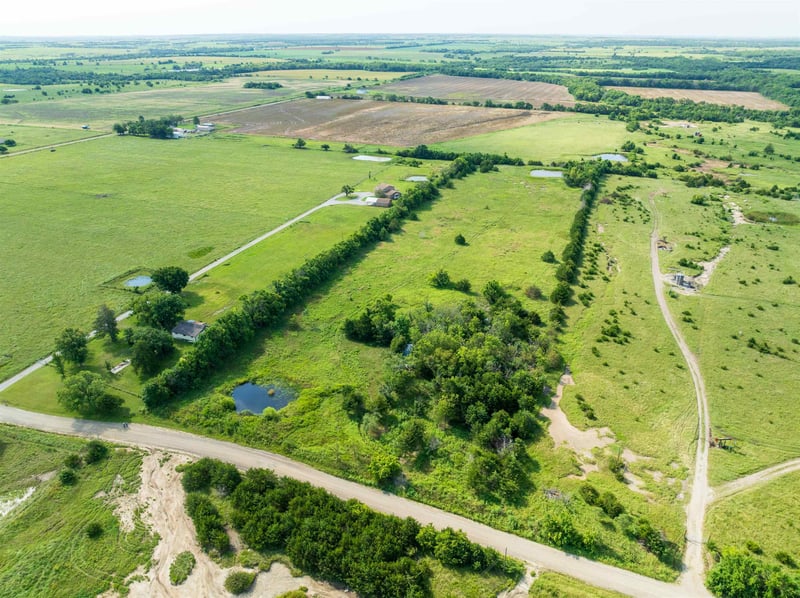 1674 8th St, Severy, KS 67137
