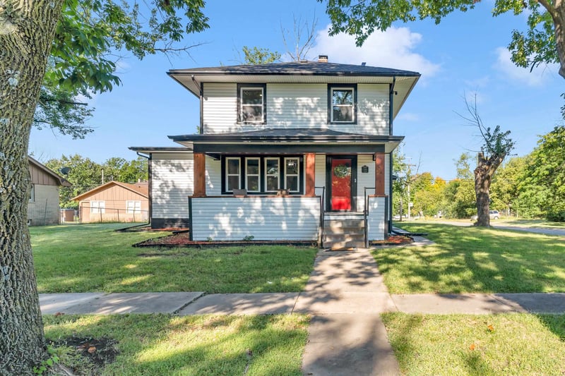 511 N Sycamore St, Peabody, KS 66866
