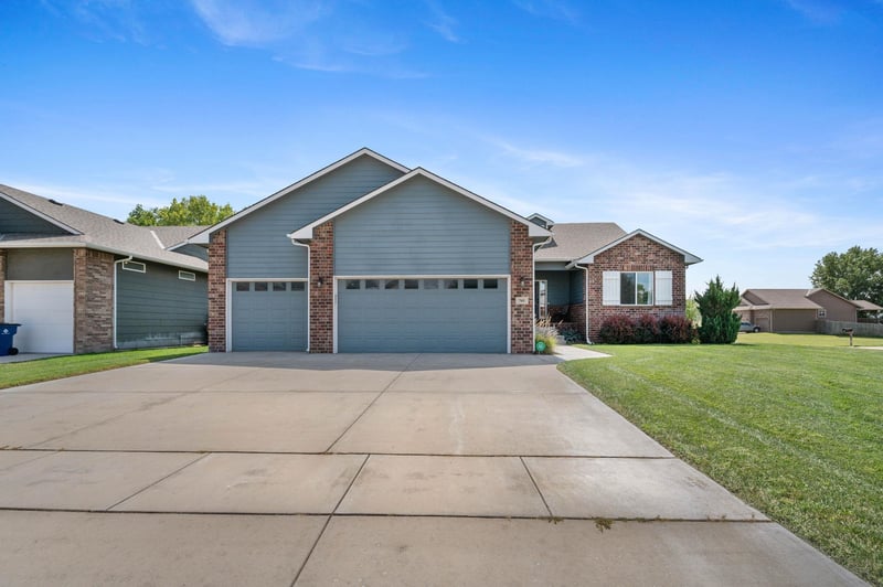 705 E Sprucewood, Park City, KS 67147