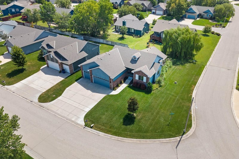 705 E Sprucewood, Park City, KS 67147