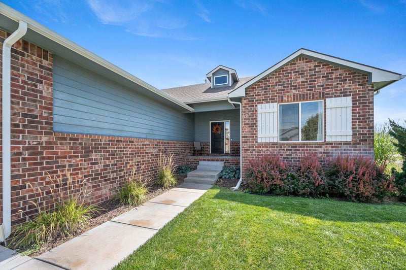 705 E Sprucewood, Park City, KS 67147
