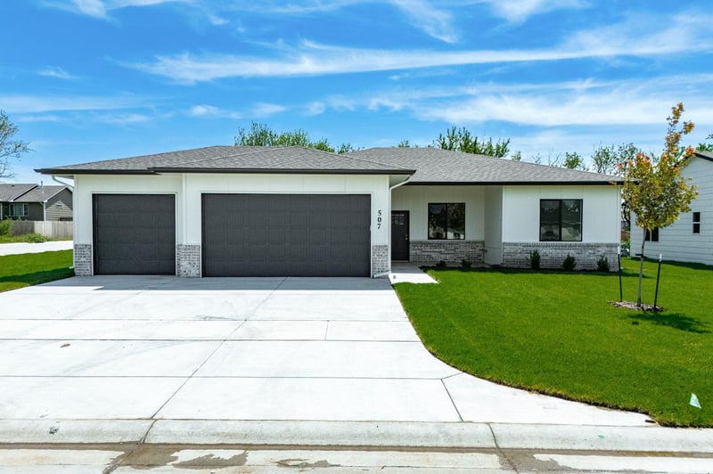 507 Elmwood St, Park City, KS 67147