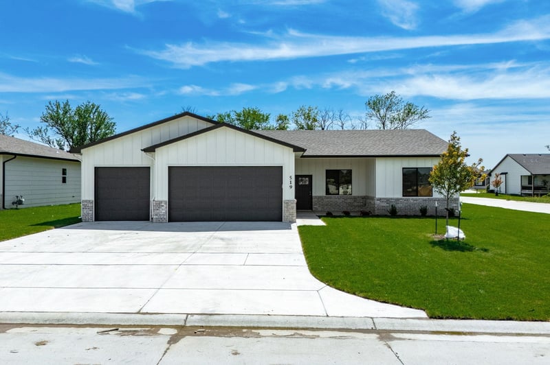 519 Elmwood St, Park City, KS 67147