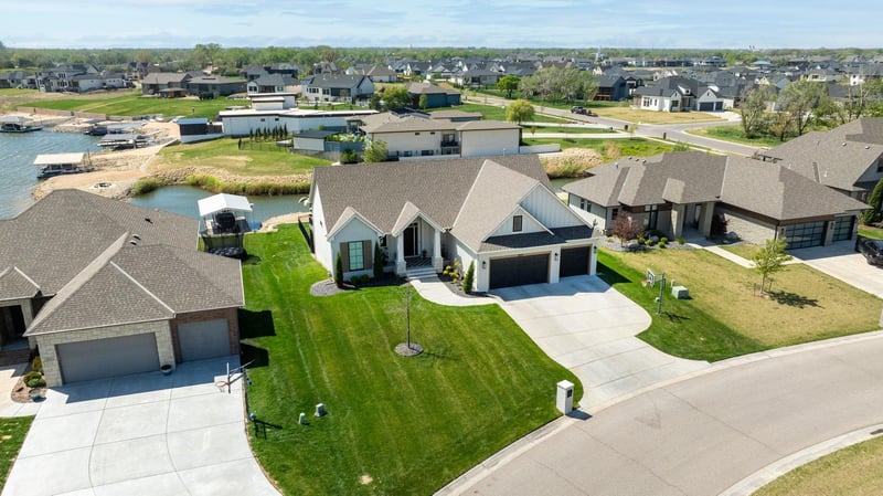 2517 N Paradise St, Wichita, KS 67205