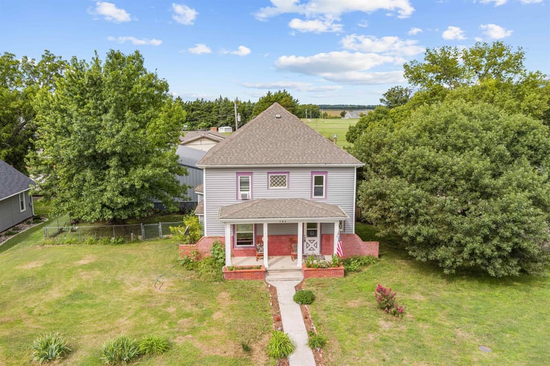 121 N Jackson St, Marquette, KS 67464