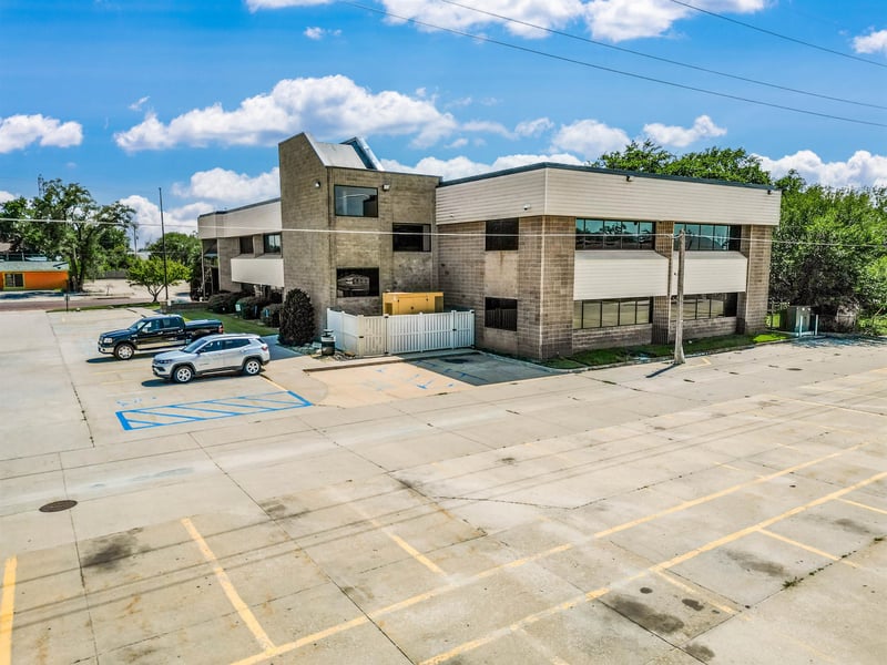500 1st Ave, Hutchinson, KS 67501