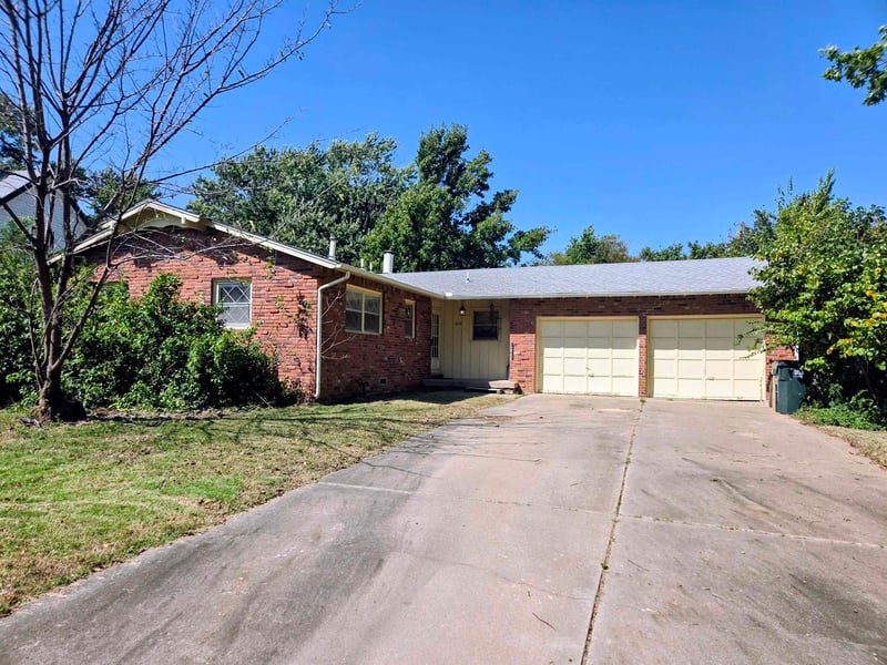 6114 Edinburg St, Bel Aire, KS 67220